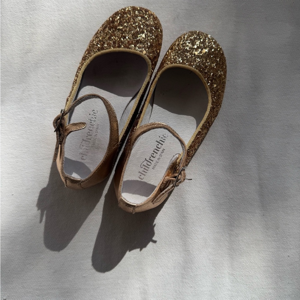 Children chic Michele gold shoes
Size 27 US 10
Great condition!!